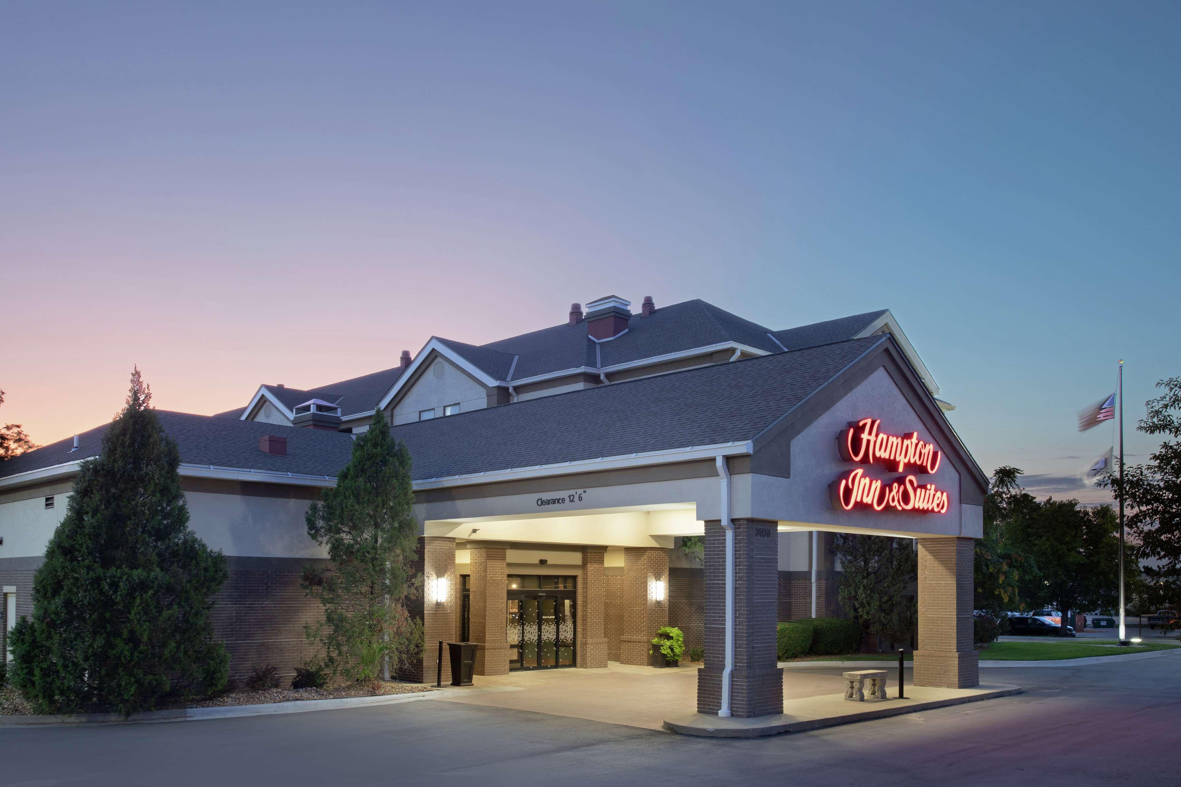 Hampton Inn & Suites Kansas City-Merriam Exterior foto